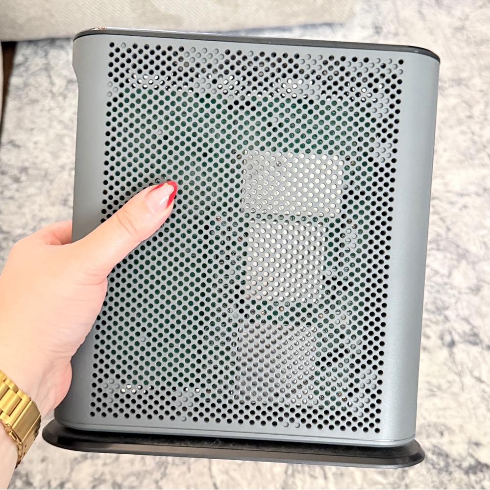 Motorola MG8702- DOCSIS 3.1 Cable Modem Wi-Fi Router - Picture 3 of 6